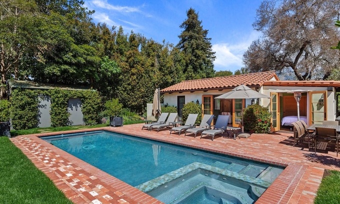 Montecito House | Premium Location Heated Pool & Hot Tub walk to Lower Village