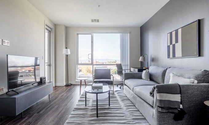 Santa Clara Apartment | Premium Santa Clara 1BR w/Gym, Pool & W/D, nr tech HQs, by Blueground
