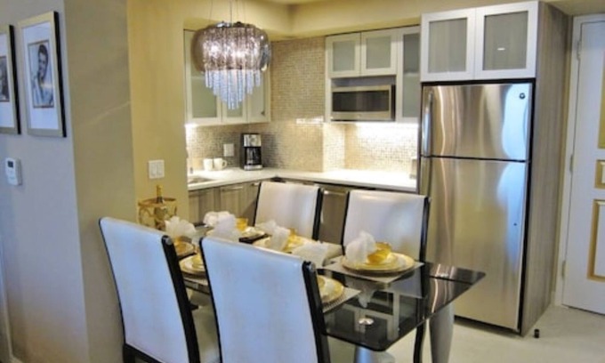 Winchester Condo | Presidential Villa in Vegas, 2 Master Suites/Jetted Jacuzzis. Sleeps 12 4bd/4th