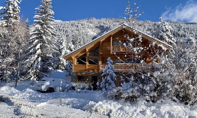 La Salle-les-Alpes Ski Chalet | Prestige Chalet "Le Lorgnon" Serre Chevalier