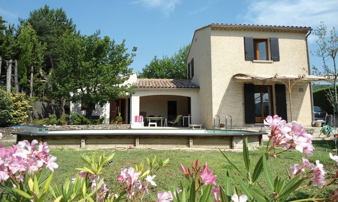Vaison-la-Romaine House | pretty detached house, Ventoux view, private swimming pool, garage.