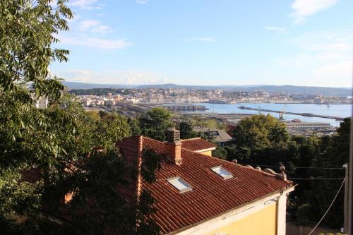 Roiano-Gretta-Barcola-Cologna-Scorcola Apartment | Pretty Favetti - lovely apartment in Trieste with a sea view -