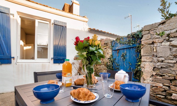 Noirmoutier-en-l'Ile Ski Chalet | Pretty house with courtyard for 5 people