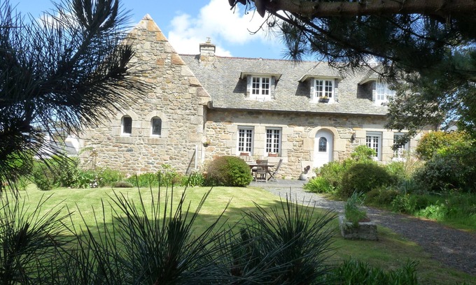 Pleubian House | Pretty house 6/8 people - Magnificent sea view, located 300m from the sea.