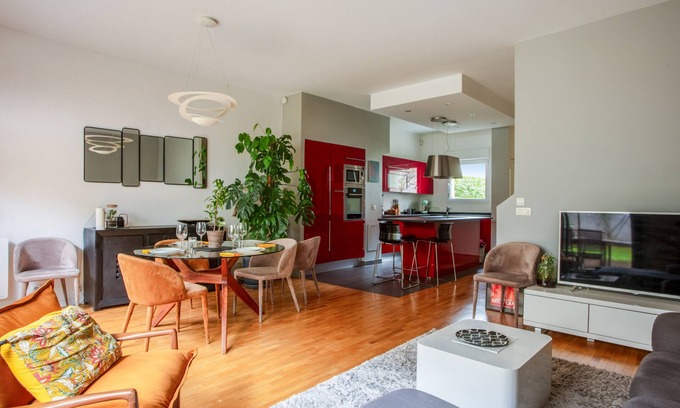 Faubourg de l'Arche House | Pretty house with garden - Welkeys