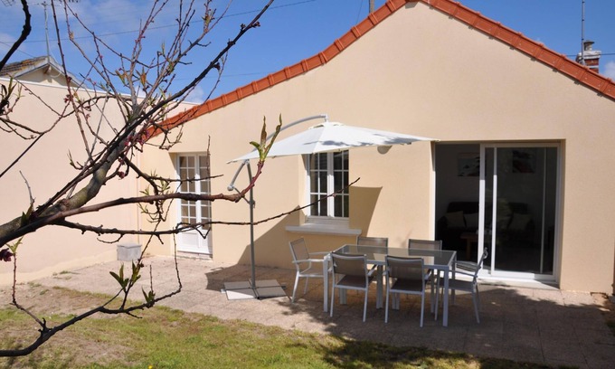 Langrune-sur-Mer House | Pretty seaside house with terrace and south-facing garden. Rated 3*