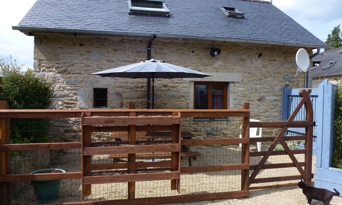 Berrien Cottage | Pretty stone cottage in tranquil countryside in the Monts d'Arree