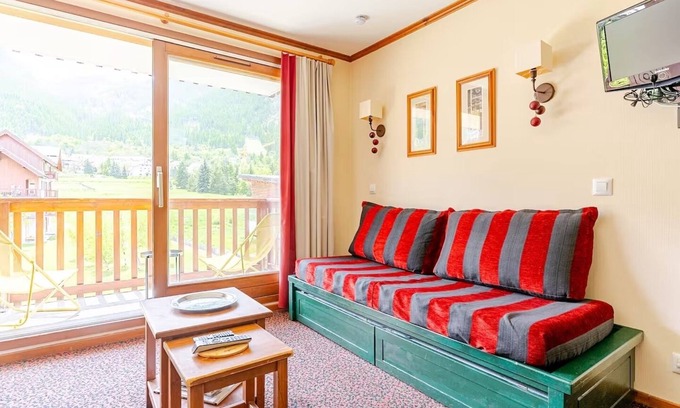 La Salle-les-Alpes Apartment | Pretty T2 for 4 people. Beautiful view. La Salle les Alpes. Residence L'Alpaga