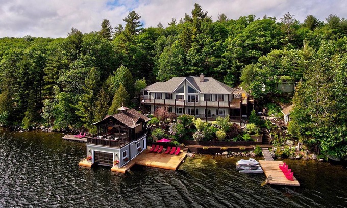 Rosseau Villa | Priceless views at this 4 bed, 3 bath cottage + bunkie + boathouse!