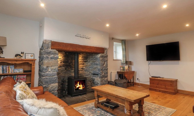 Denbigh Cottage | PRIDDBWLL, pet friendly, character holiday cottage in Llansannan