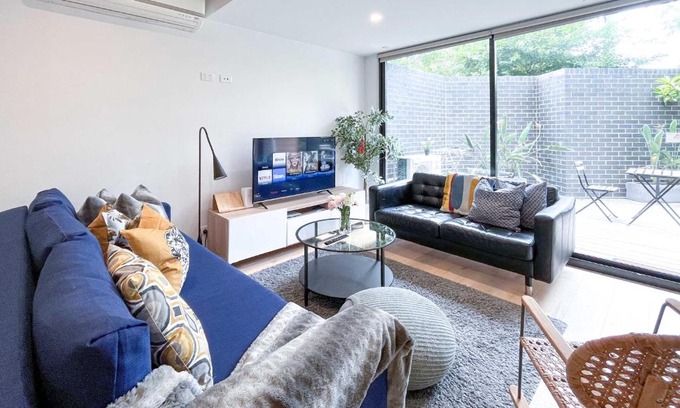Bentleigh Apartment | Pride Bentleigh Apartment with Private Garden