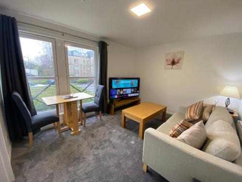 Dunfermline Apartment | Prime City Centre - Ground Floor Parking By Tba