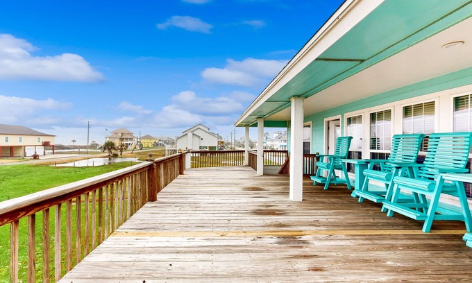 Port Bolivar House | Prime | Gulf Views | Large Deck | Pet Paradise