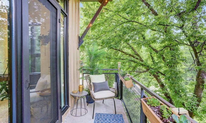 South Lamar Apartment | Prime Location-2BR|Pet Friendly |Free Parking!