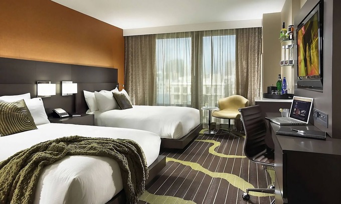 Marina District Hotel | Prime Location! 4 Relaxing Units Near SeaWorld! Onsite Parking and Pool!