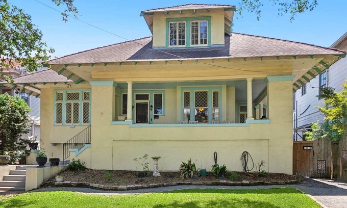 Milan Apartment | Prime Location and Luxury | 3br Streetcar + Dining