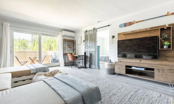 Coronado Condo | Prime location in Coronado — everything within a 5 min walk!