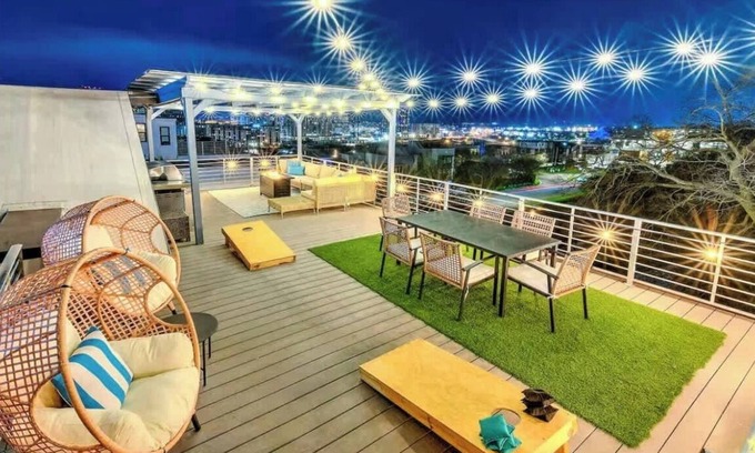 Edgehill House | Prime location in The Gulch,14 beds Skyline Views!