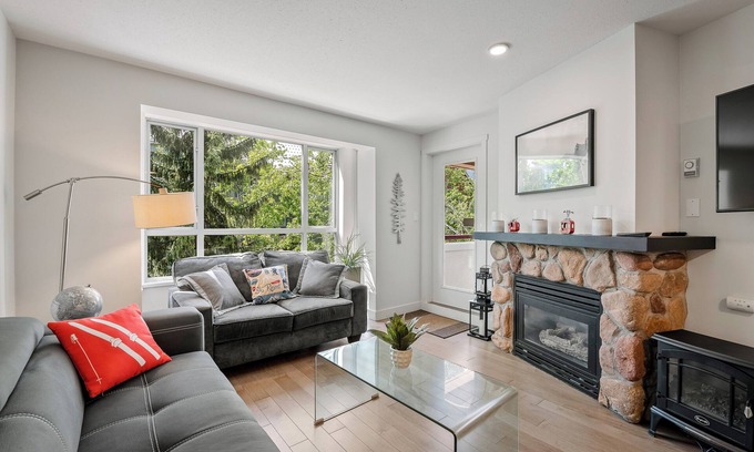 Whistler Condo | Prime Location in Whistler Village - Steps to Gondola - Sleeps 6