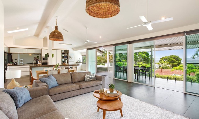Noosa Heads House | Prime Location, Views & Sunsets, Walk to Beach