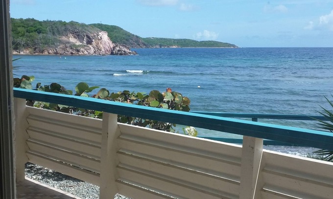 Bolongo Bay Condo | Prime Oceanfront, Remodeled St. Thomas 2BR/2BA Condo-Poolside, W/D, & Dining