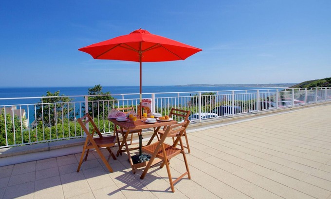 Carbis Bay Apartment | Prime seaside location, wonderful sea terrace, car parking, Wifi