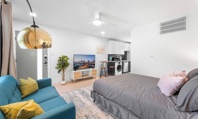 Pleasant Valley Apartment | Prime SoCo cozy studio w/laundryWiFi, 7 Min to DT