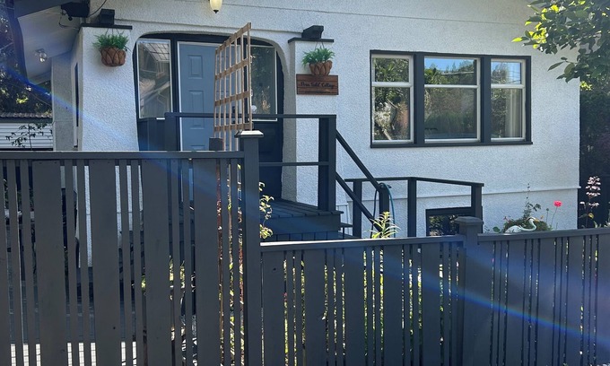 Fairfield House | Primfield Cottage is a charming, fully detached 90-day vacation rental Fairfield