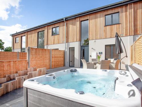 Over Stowey House | Primrose-Uk34614