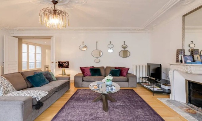 Chaussee-d'Antin Apartment | Pristine 180m Apartment Near Saint-Lazare
