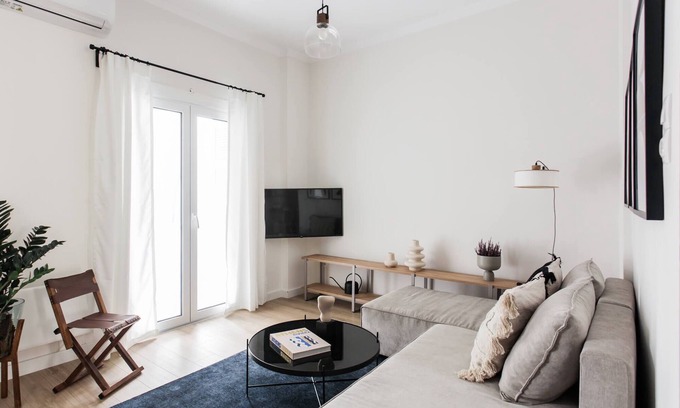 Ampelokipoi Apartment | Pristine 1BR Apartment in Ampelokipoi Area