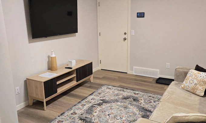 Calgary Apartment | Pristine 2 bedroom basement
