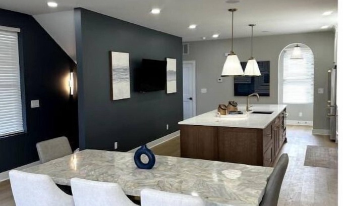 Downtown Columbus House | Pristine New Build, Must See!