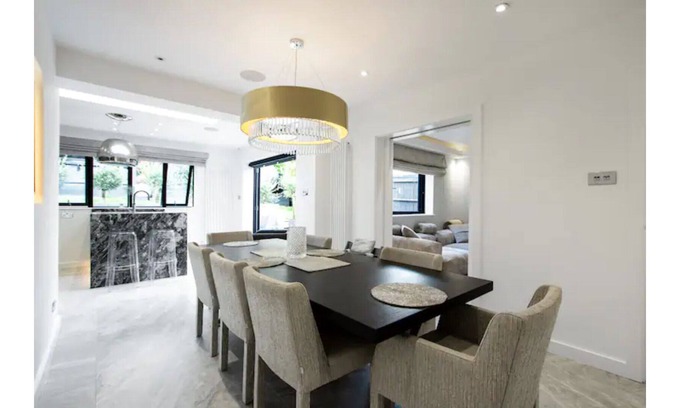 Cray Valley East House | Pristine Property- Perfect for Buisness & Familys