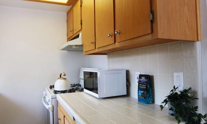 La Crescenta-Montrose Apartment | Private 1 bed/1 bath with BBQ and small laundry and mountain views