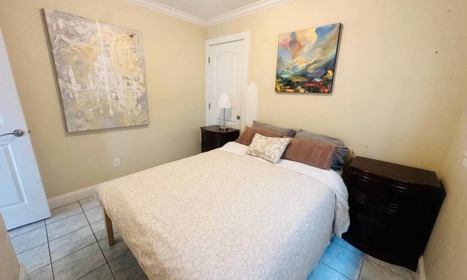 Sunset Apartment | Private 1BR Guest Suite close to Main St