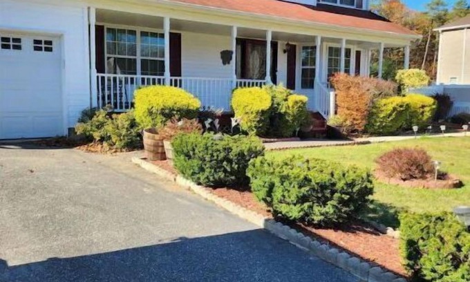 Gordon Heights House | Private 2 bedroom basement w/private entrance