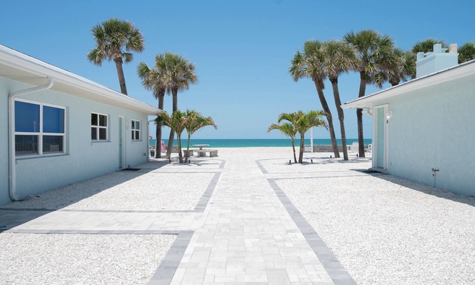 Nokomis Condo | Private 2 BR steps from beach on Casey Key