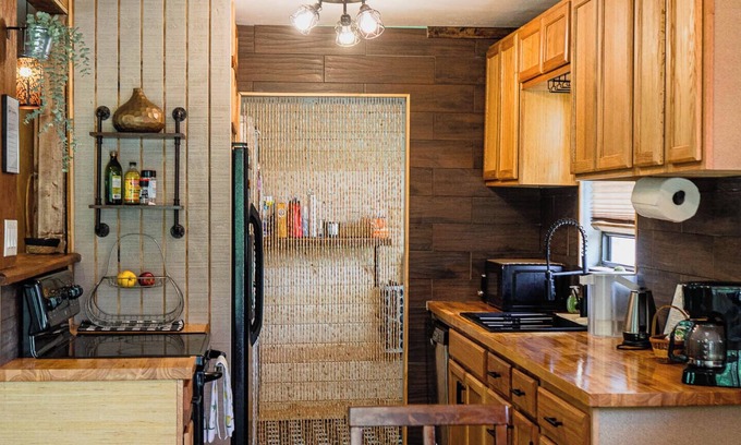 Spruce Pine Cabin | Private 3 Bed Lodge 1 mile from Blue Ridge Highway