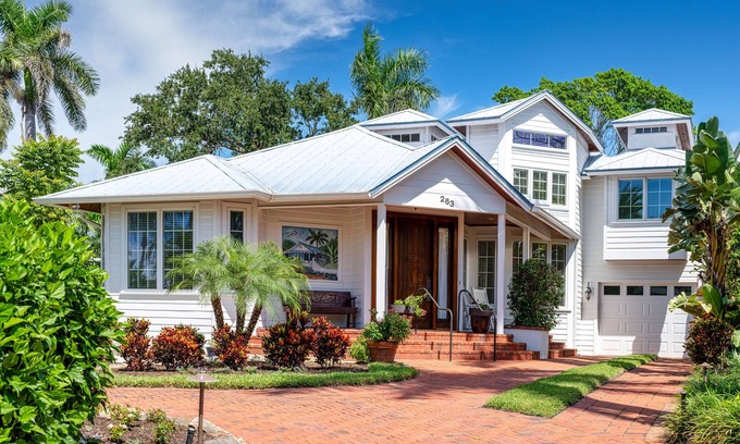Old Naples House | Private 3 Bedroom Olde Naples Cottage - Two Blocks to Beach, Shopping & Dining