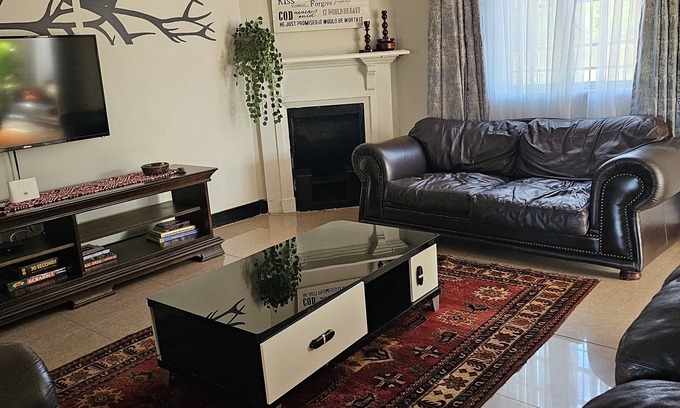 Livingstone House | Private 3 Bedroom Holiday Home in Livingstone, Zambia. 10mins to Victoria Falls