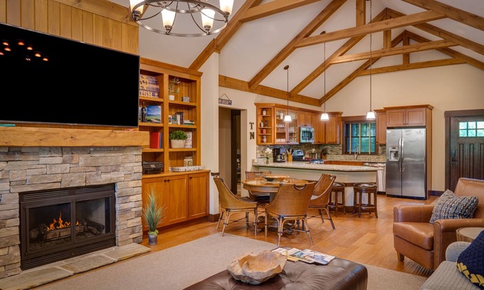 Harbor Springs Cottage | Private 4 Bedroom-8 Bed Cottage Near Ski Resorts! Stay at True North Golf Club