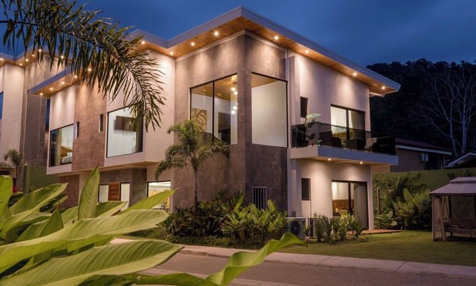 Jaco Villa | Private 5 Bedroom Luxury Villa Prime Location South End Of Jaco Beach