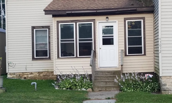 Redwood Apartment | Private 5 rooms, one side of duplex, screened porch, yard space - boat parking,