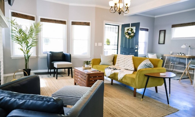 Cincinnati House | Private 5BR 1920's Charmer Minutes from Downtown