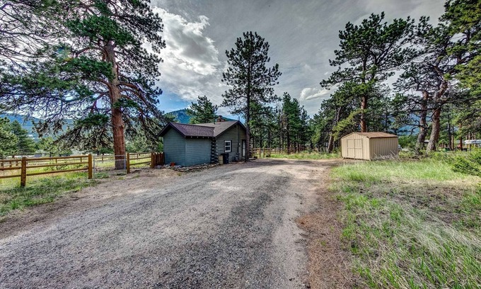 Estes Park House | Private and Secluded Perfect for a Romantic Getaway