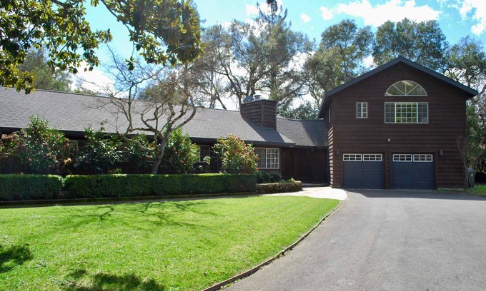 Napa House | Private and Spacious Napa Home with Pool and Vineyard Views on 1.3 Acres