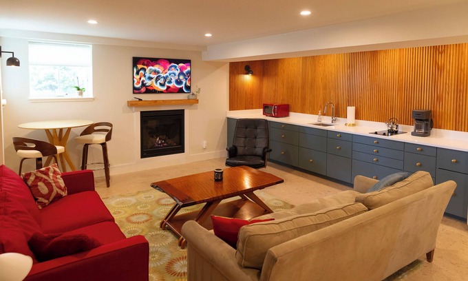 Greenbush Apartment | Private Apartment in Third Cliff Scituate Home .Walk to Beach. Pet Friendly