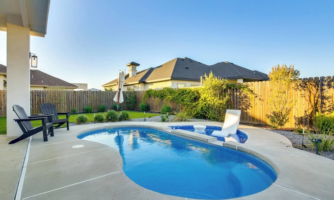 Brownsville House | Private Backyard Pool: Brownsville Family Home!