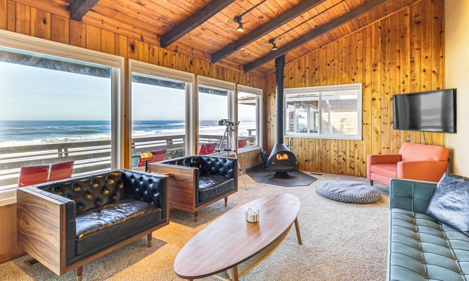 Lincoln Beach House | Private Beach Access: Serene Escape in Depoe Bay